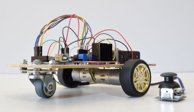 DIY-Arduino-Gimbal-Self-Stabilizing-Platform-with-MPU6050-sensor (1).jpg